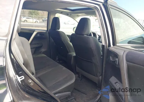 2015 Toyota Rav4 Xle z USA, uszkodzony, nr VIN 2T3RFREV7FW332519